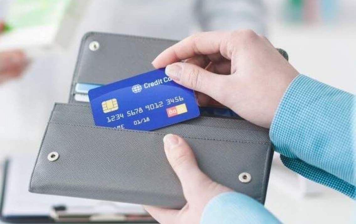 Thẻ tín dụng và ví điện tử khác nhau như thế nào?